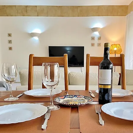 Acolhedor 2 Quartos - D. Ana Appartamento *